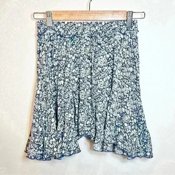 Pinch Women’s Blue and White Floral Printed Flounce Mini Skirt Size Small - Picture 2 of 10